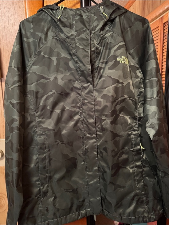 The North Face Jackets & Blazers - The North Face Women's Olive Green Camo Hooded Ski Jacket